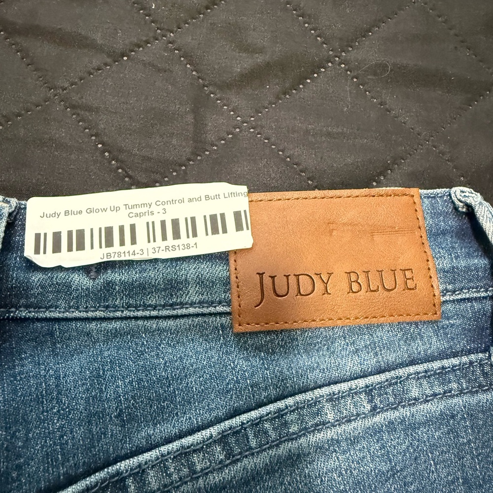 Judy Blue Denim Straight Capri Jean in Deep Blue - Picture 14 of 16